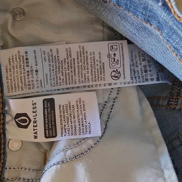 Levi's Women's Mid Length Jean Shorts - Picture 5 of 6